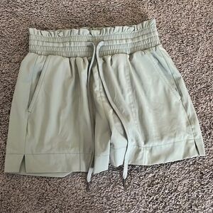 Abercrombie and fitch xs green/gray shorts that tie!
